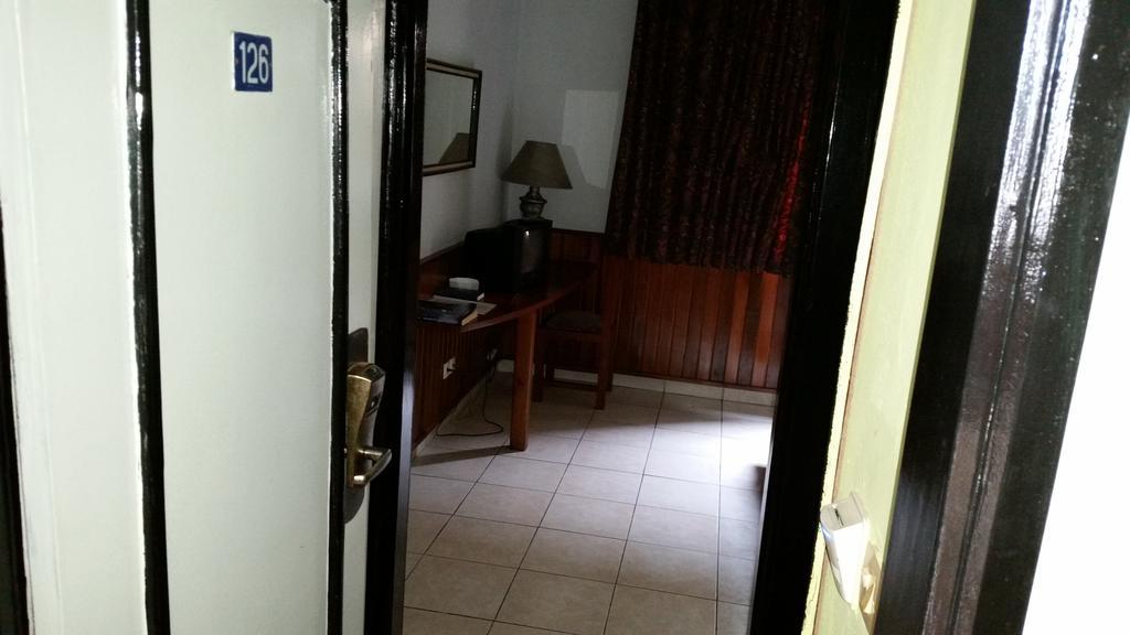Saffana Hotel Douala Bagian luar foto