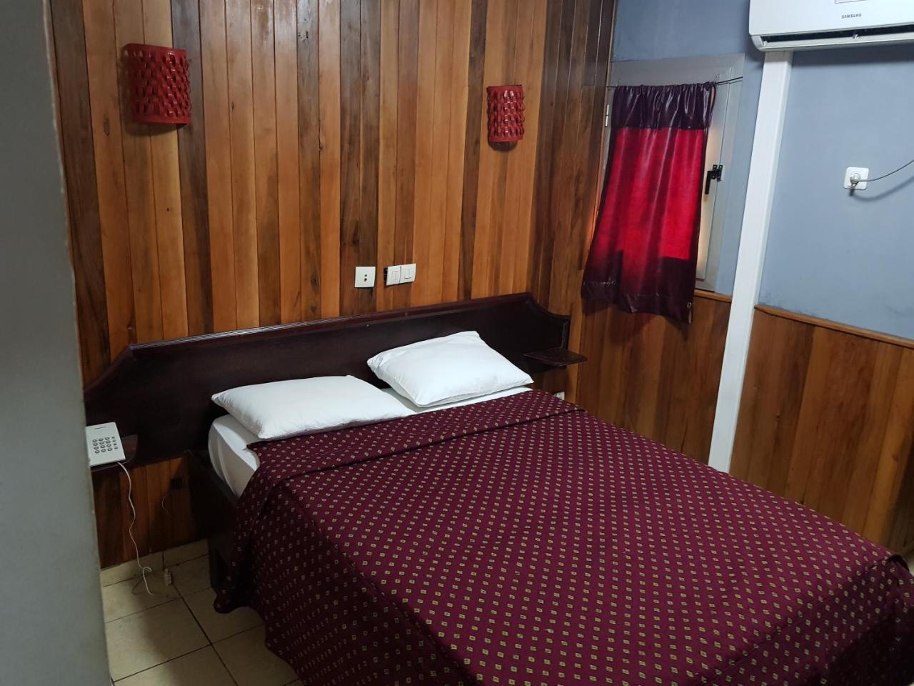 Saffana Hotel Douala Bagian luar foto