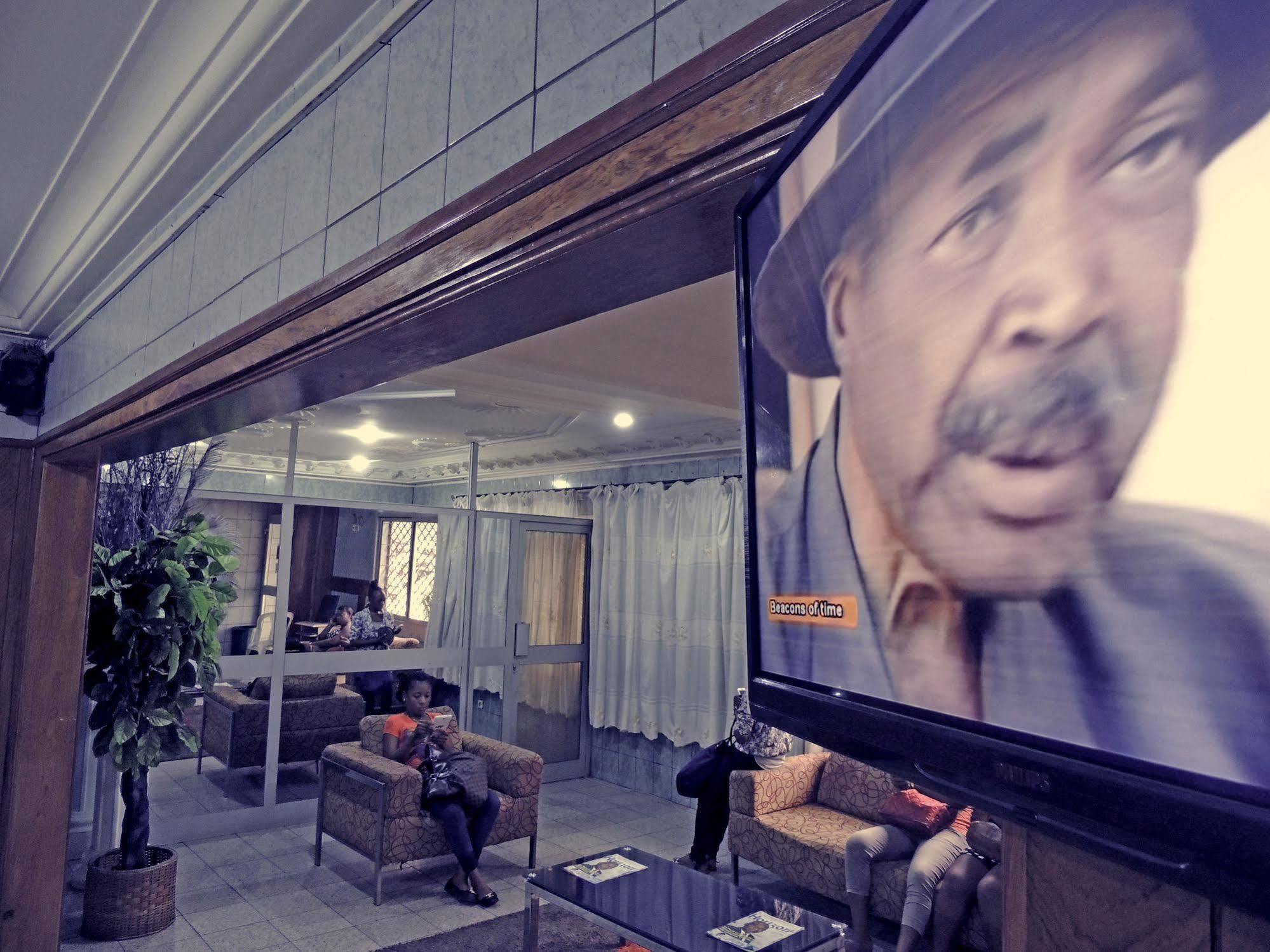 Saffana Hotel Douala Bagian luar foto