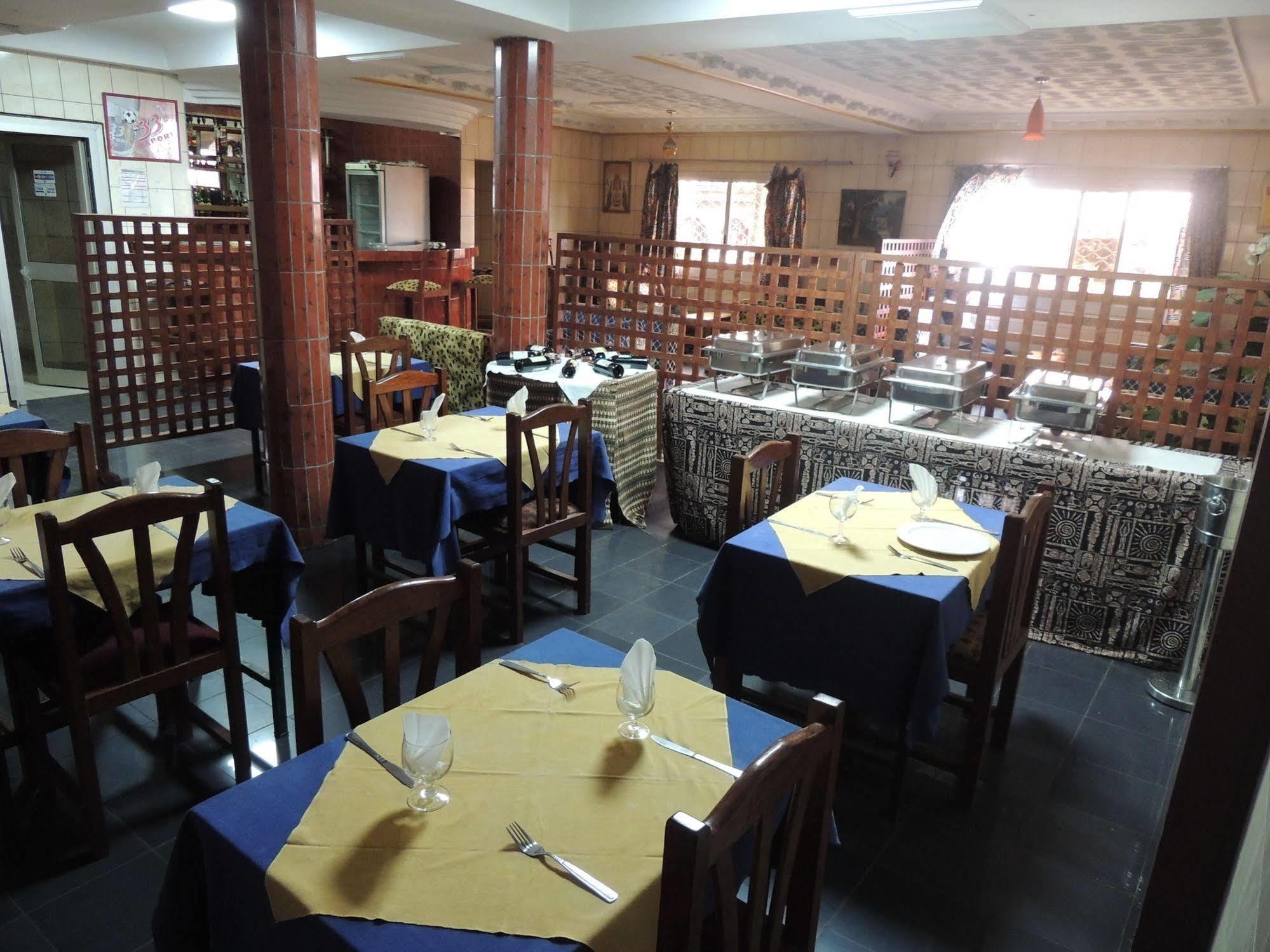 Saffana Hotel Douala Bagian luar foto